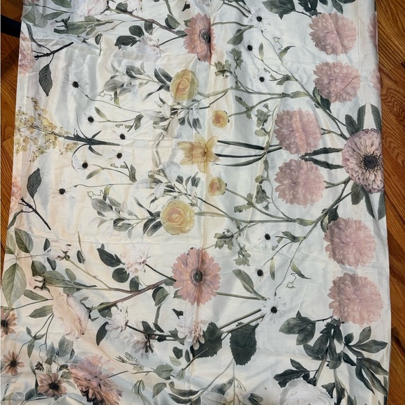 ▪️Urban Outfitters Daniella Shower Curtain - Picture 2 of 4